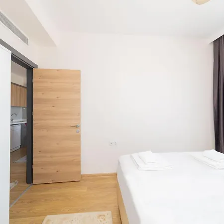 Lovely Flat With Central Location In Kepez *
